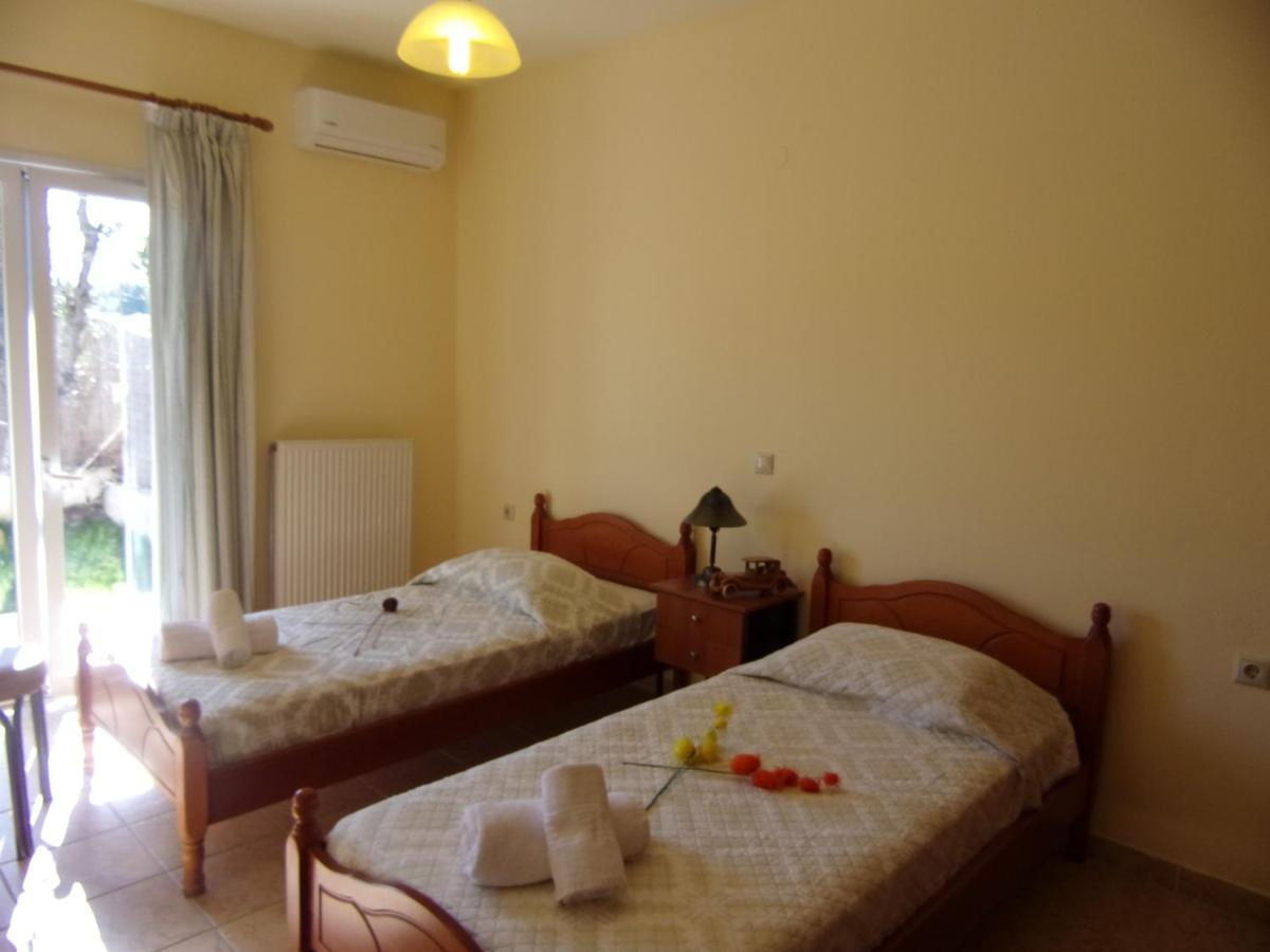 George'S Apartment Ипсос Екстериор снимка