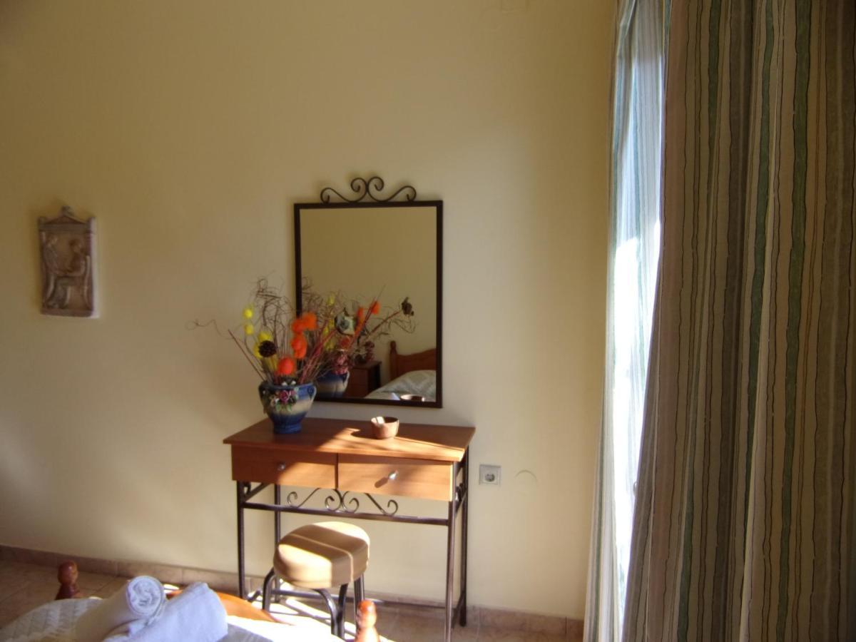 George'S Apartment Ипсос Екстериор снимка