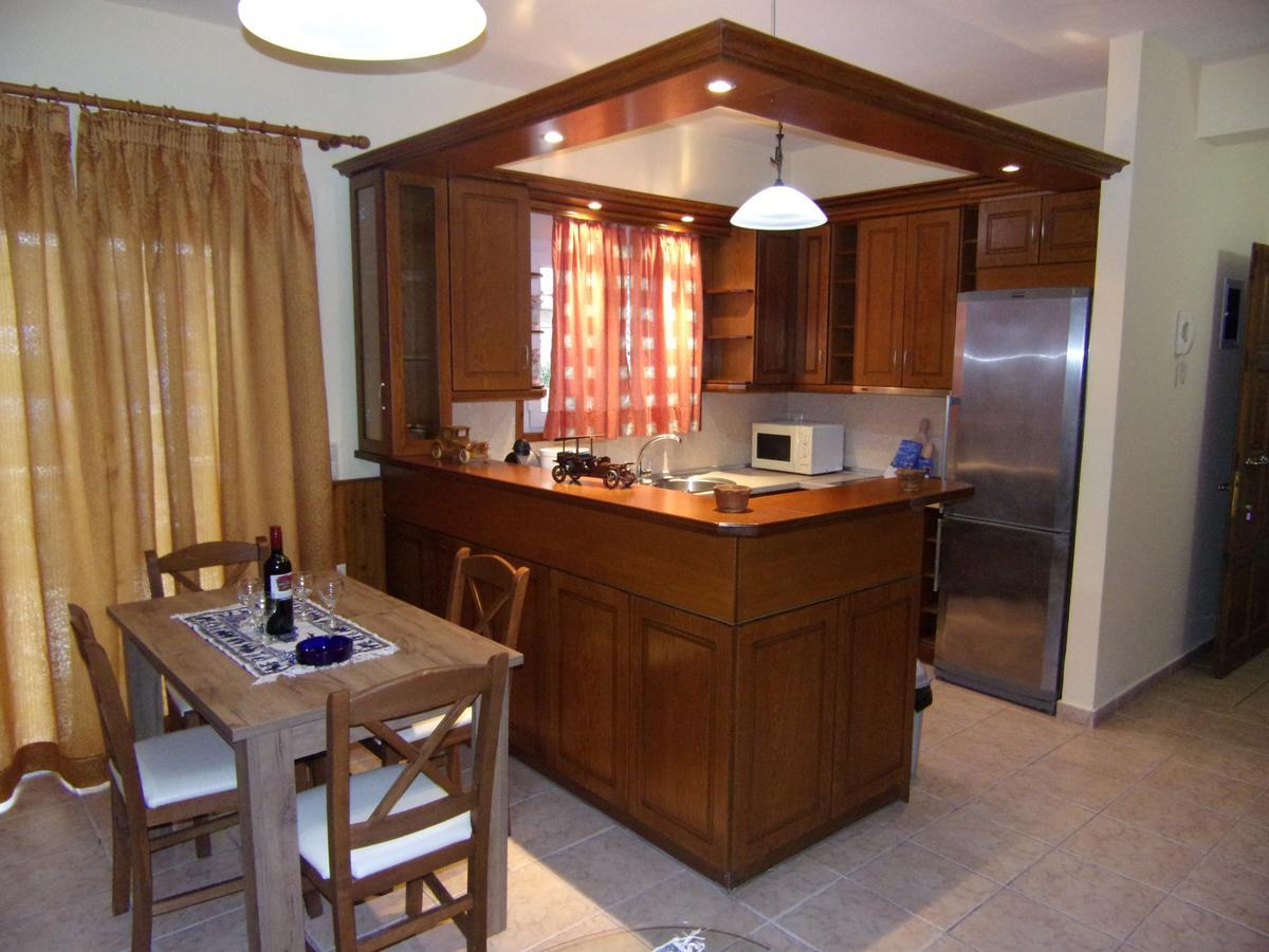 George'S Apartment Ипсос Екстериор снимка