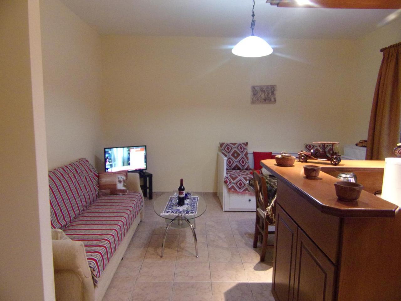 George'S Apartment Ипсос Екстериор снимка