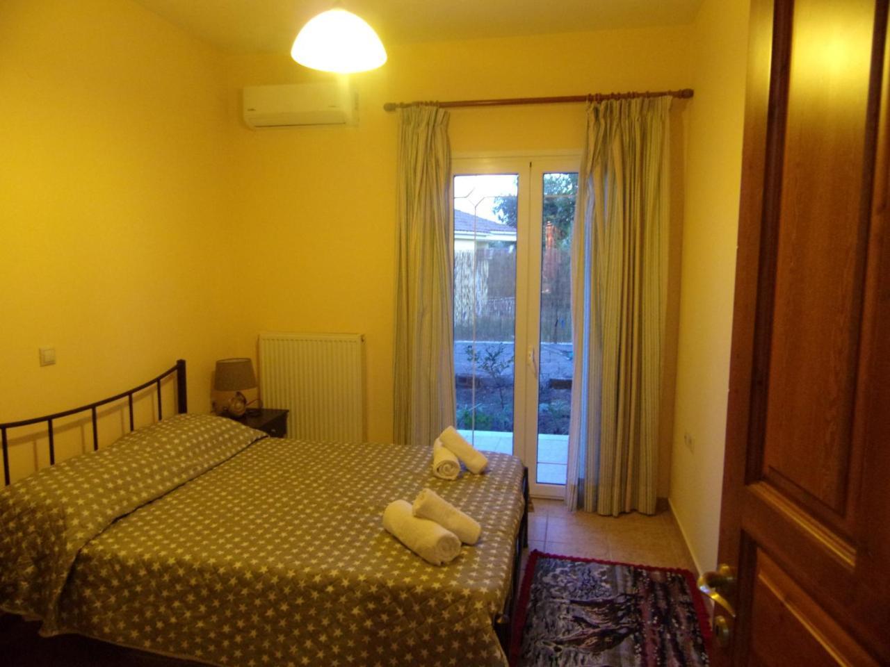 George'S Apartment Ипсос Екстериор снимка